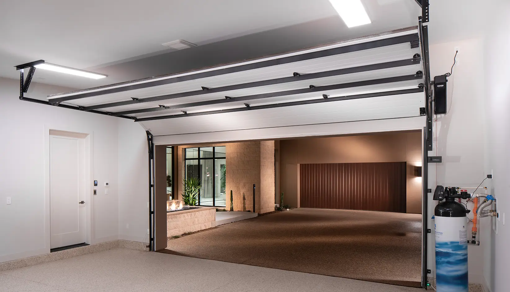 Canyon Ridge 5-Layer interior with Intellicore insulation