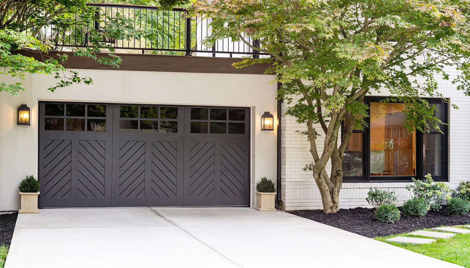 Reserve Wood Extira in Black