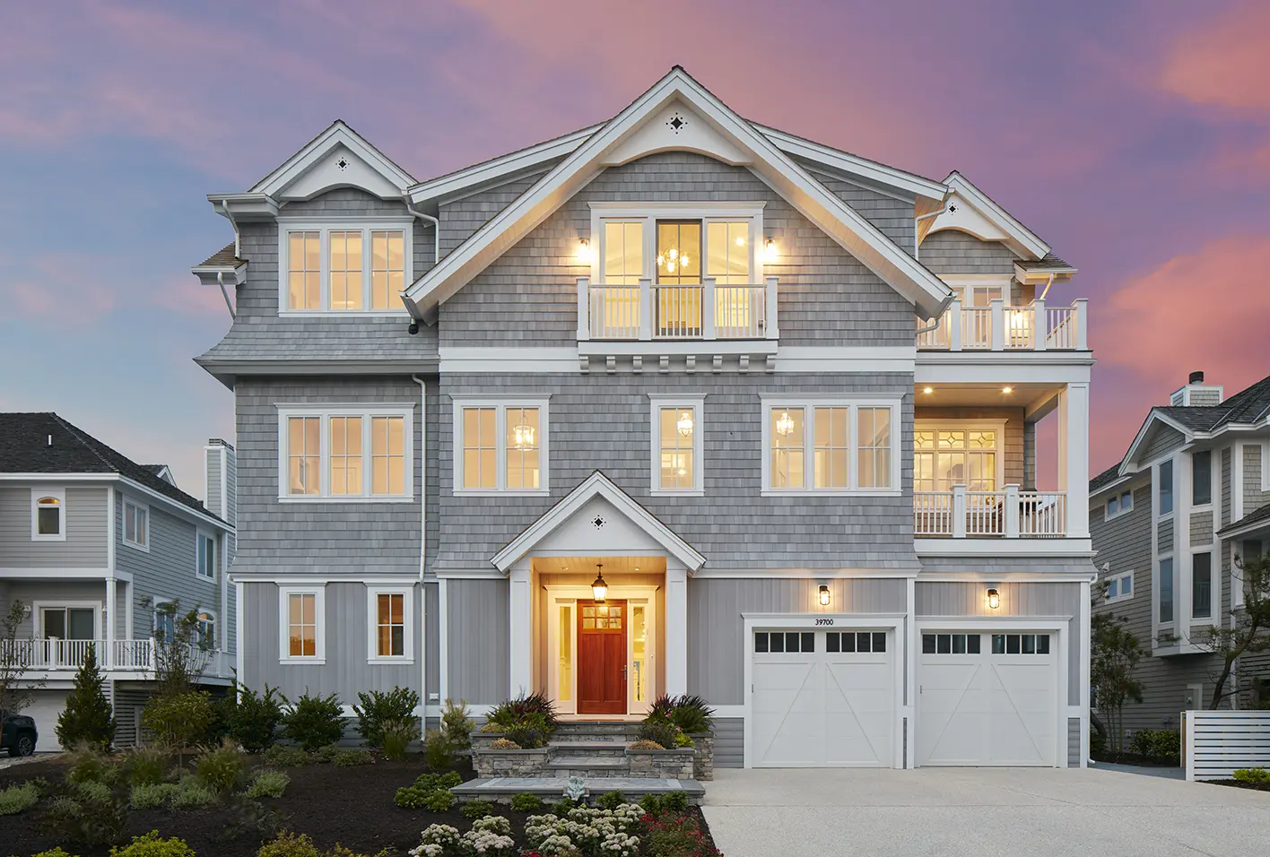 Coachman garage door in white