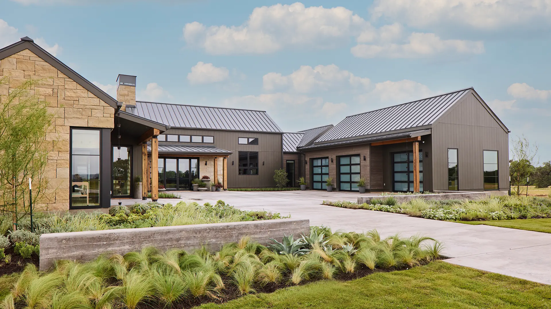Avante garage doors with C-Power technology