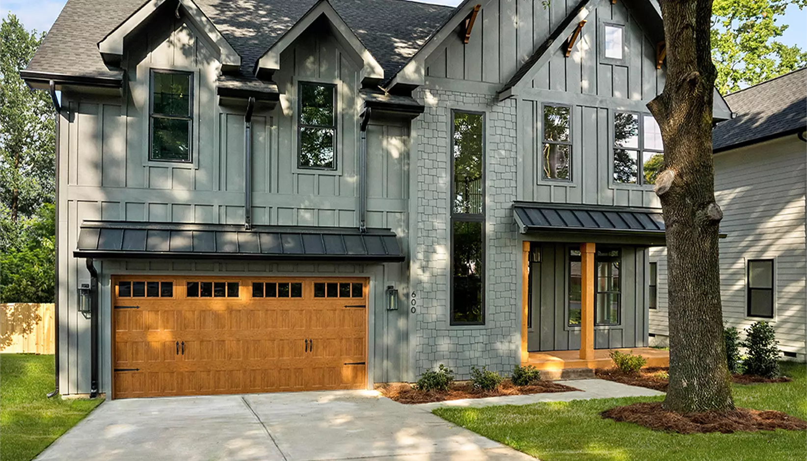 Bridgeport™ Steel garage doors