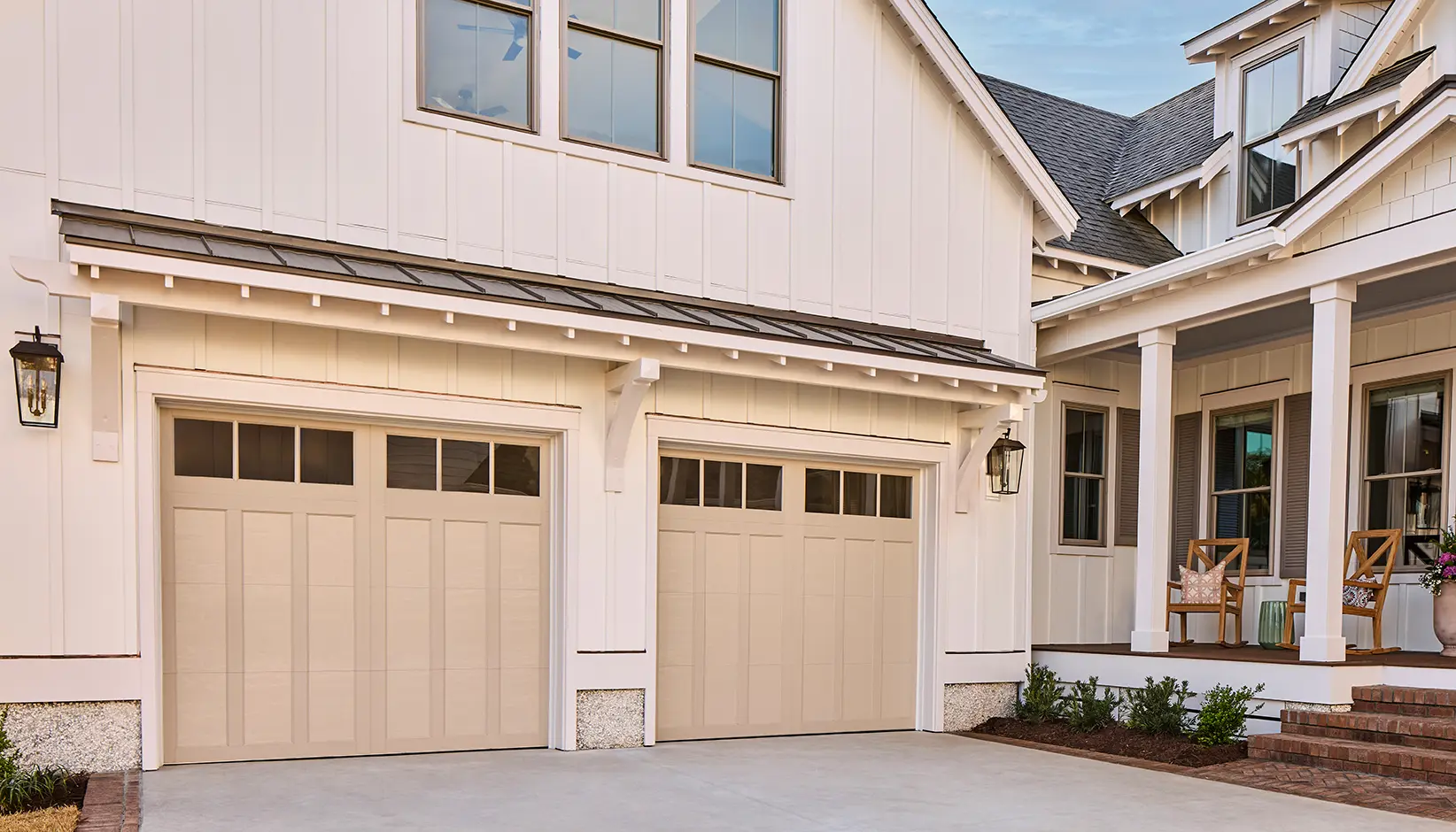 CR 4L-DES13-REC13-Natural-MS5001 Canyon Ridge® 4-Layer garage door in Design 13 with REC 13 windows in Natural Finish