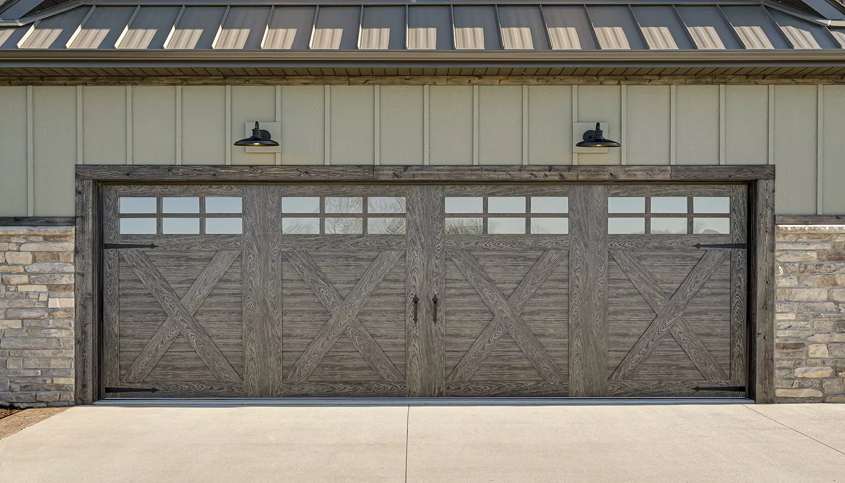 Canyon Ridge® Carriage House (4-Layer) garage doors