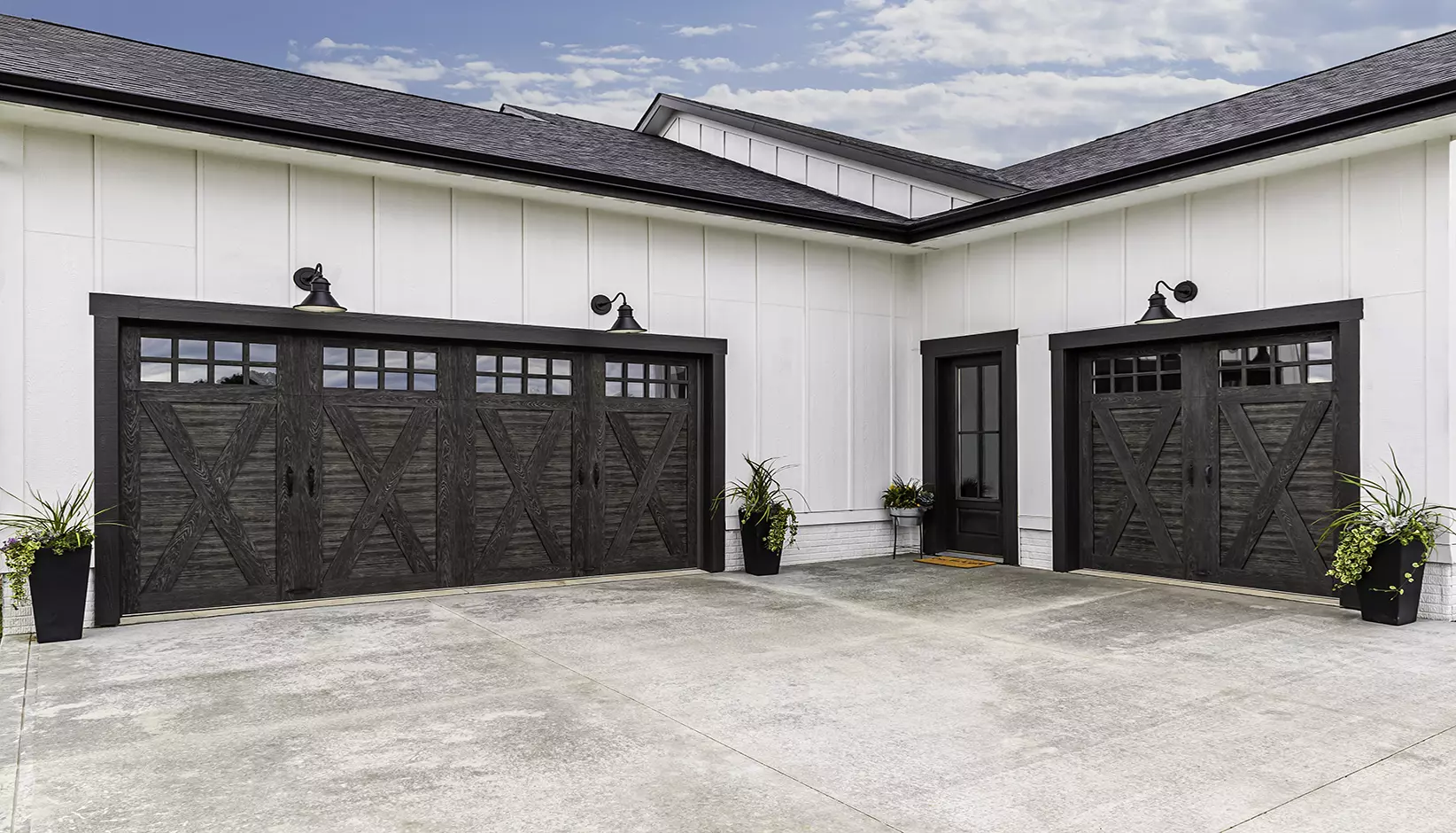 Hanging Garage Door Pad Prevents Door Dings in Between Cars, Soft