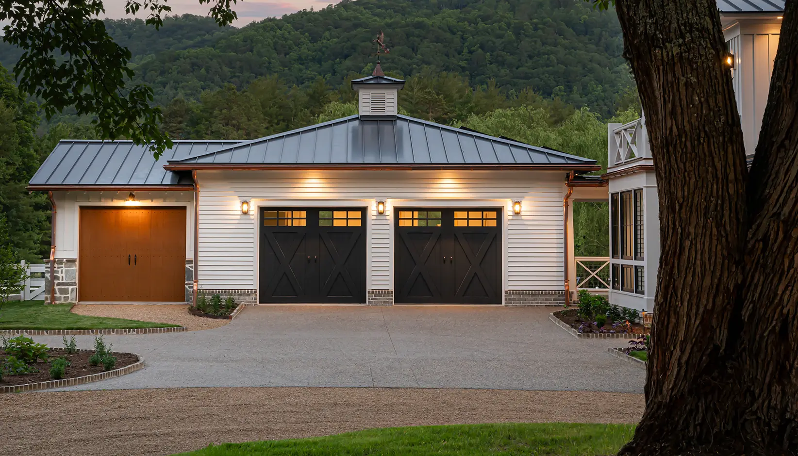 Canyon Ridge 5-Layer garage door in black
