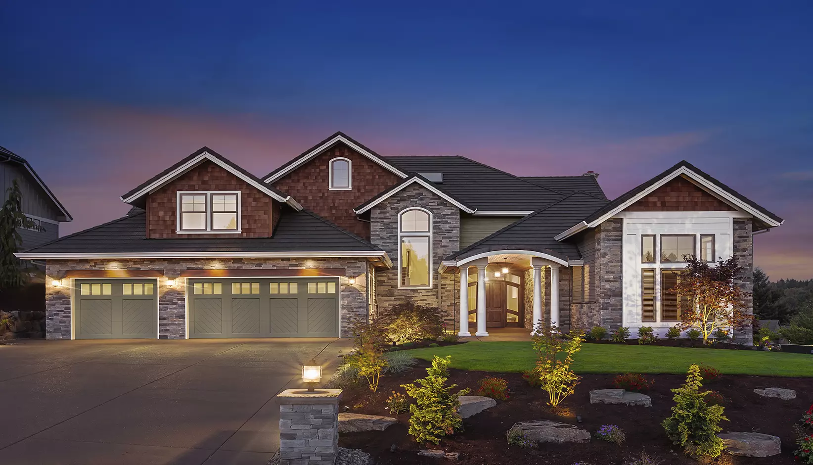 Canyon Ridge® Chevron garage doors