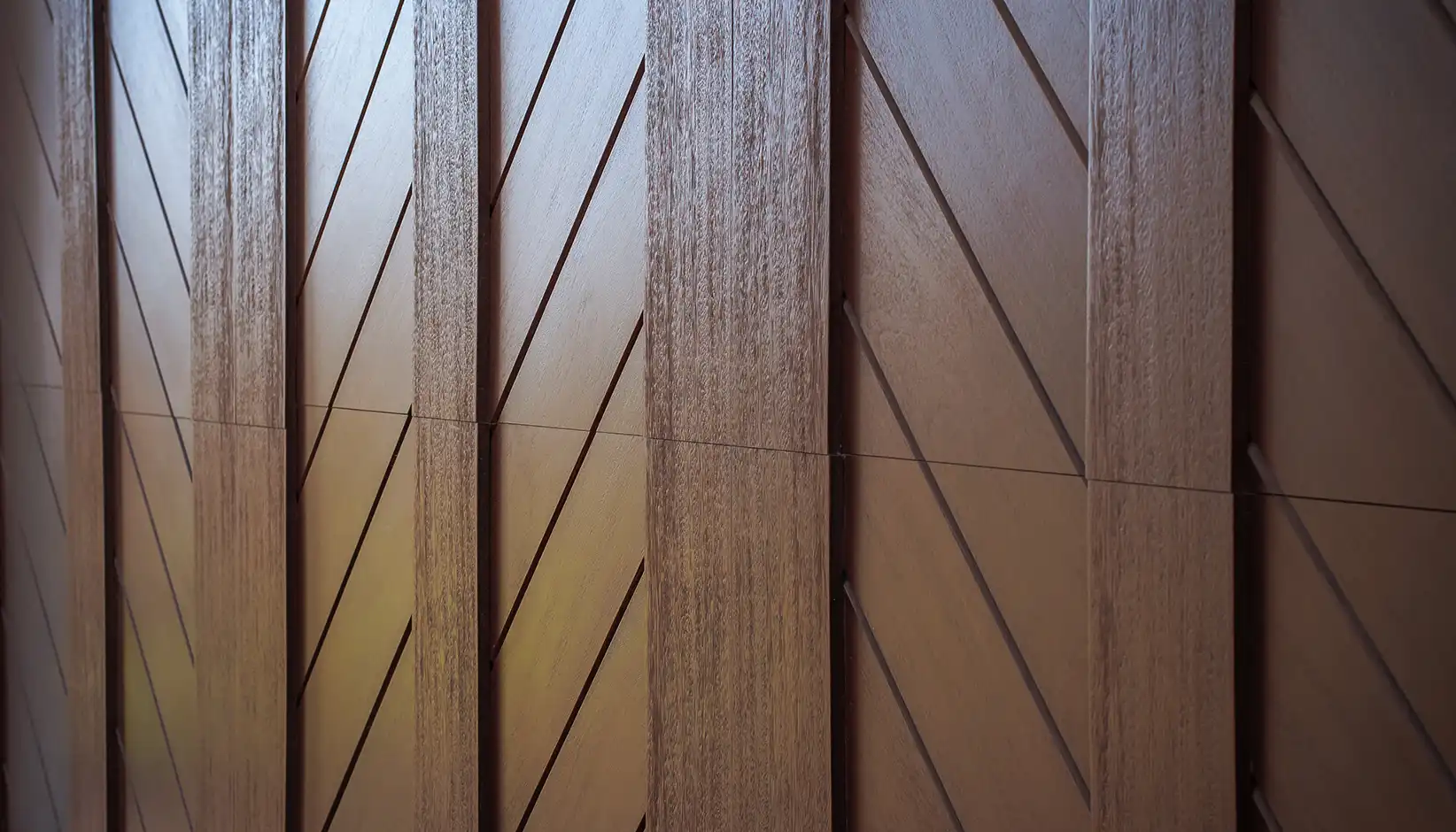 Canyon Ridge® Chevron garage doors