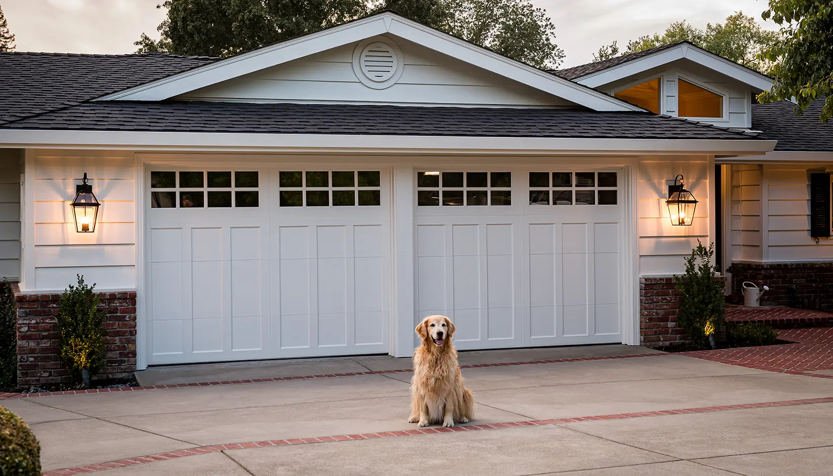 Coachman Garage door in white
