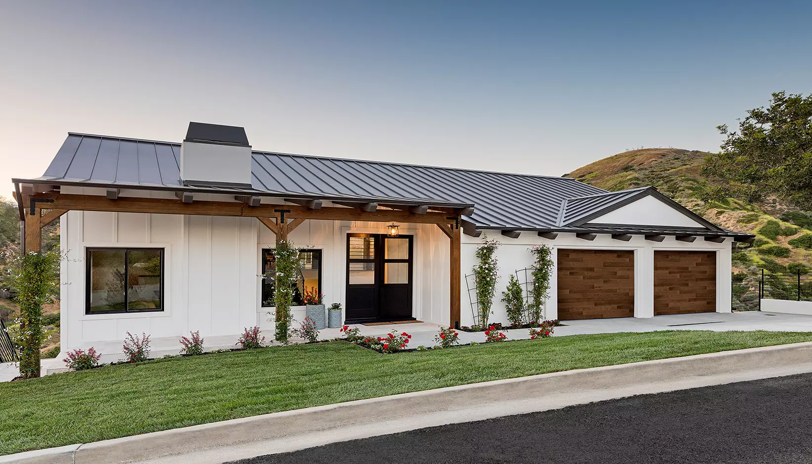 Modern Steel™ Ultra-Grain® Plank garage doors