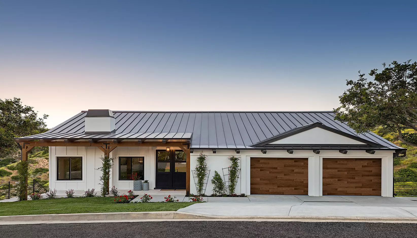 Modern Steel™ Ultra-Grain® Plank garage doors