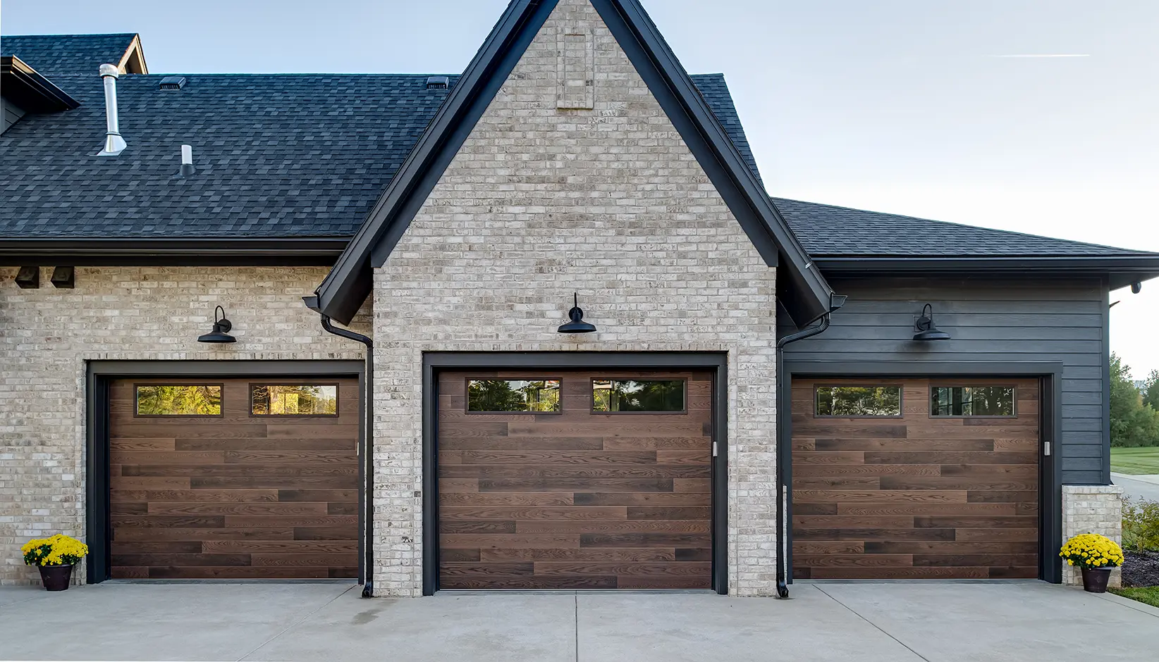 Modern Steel™ Ultra-Grain® Plank garage doors