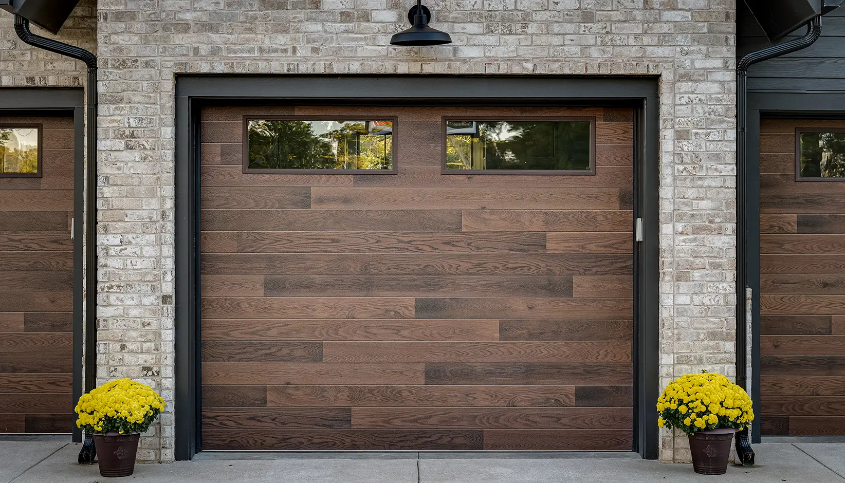 Modern Steel™ Ultra-Grain® Plank garage doors