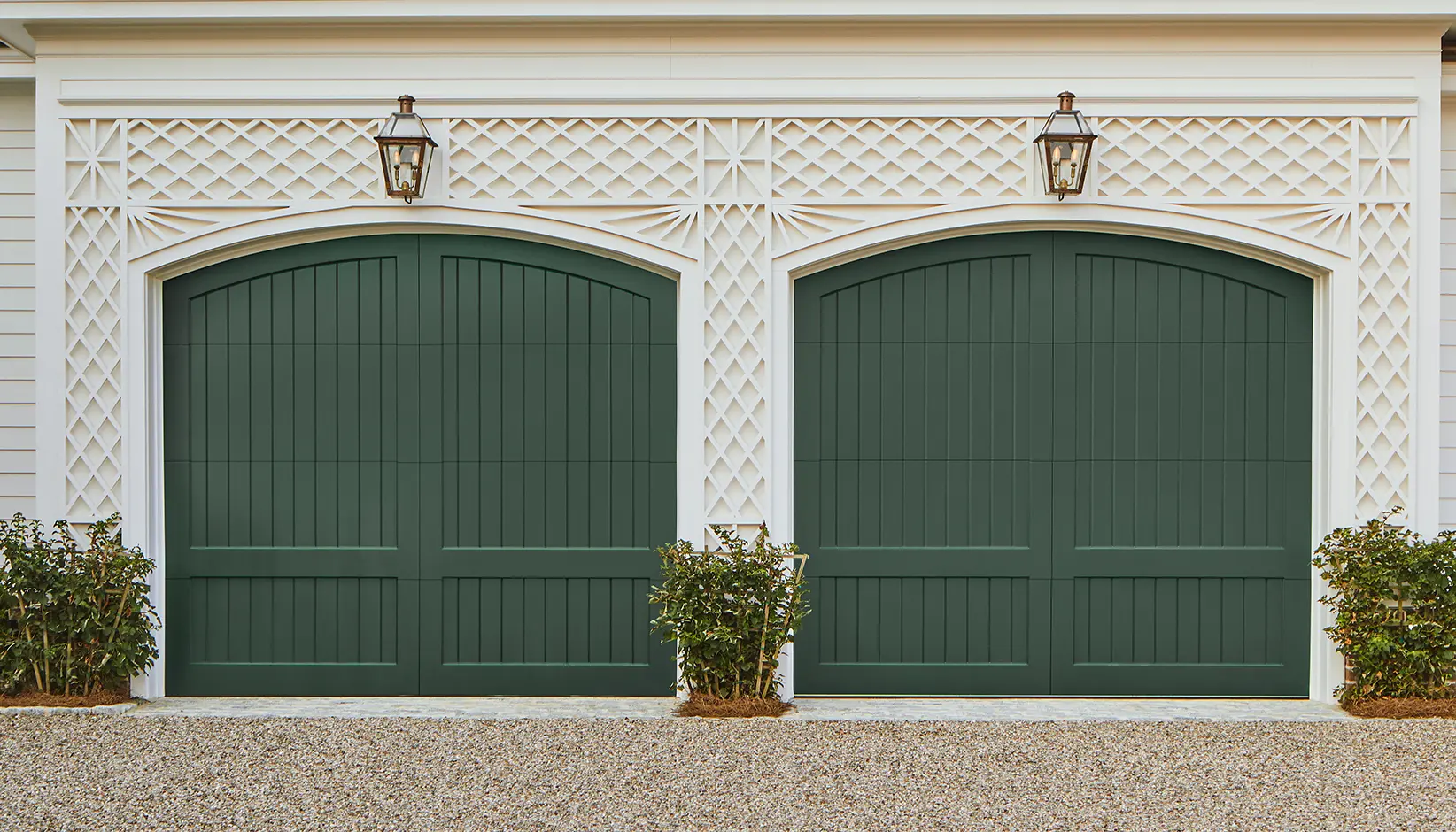 Reserve® Wood Extira® garage doors